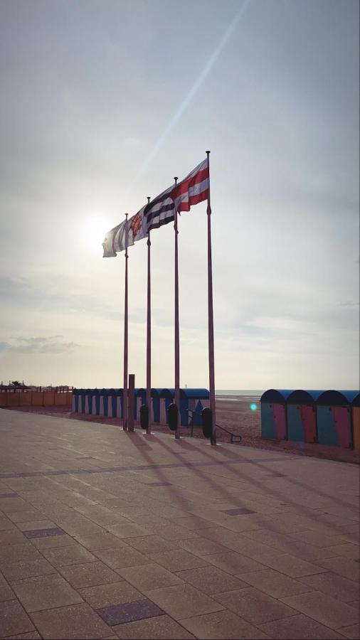 La Suite Malouine Dunkirk Bagian luar foto